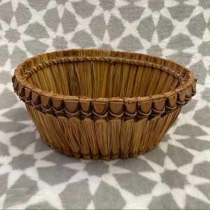 🌸 5 for $25 // Vintage oval straw seagrass wicker basket